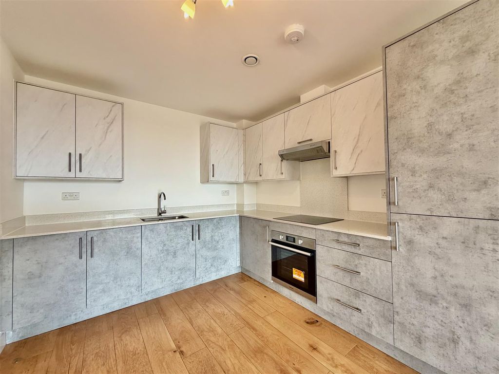 Property photo 1 of 8 Kitchen