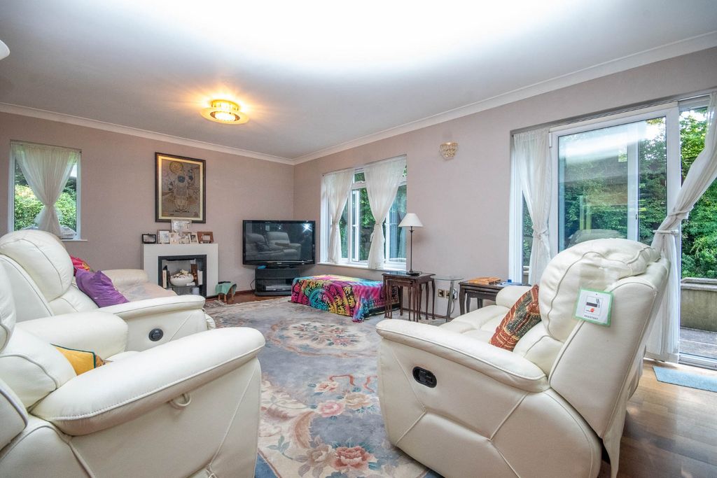 Property photo 2 of 17 4479511