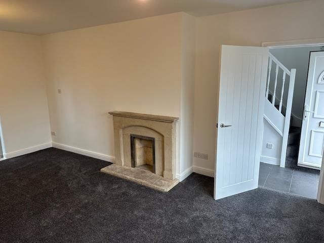 Property photo 3 of 12 Lounge