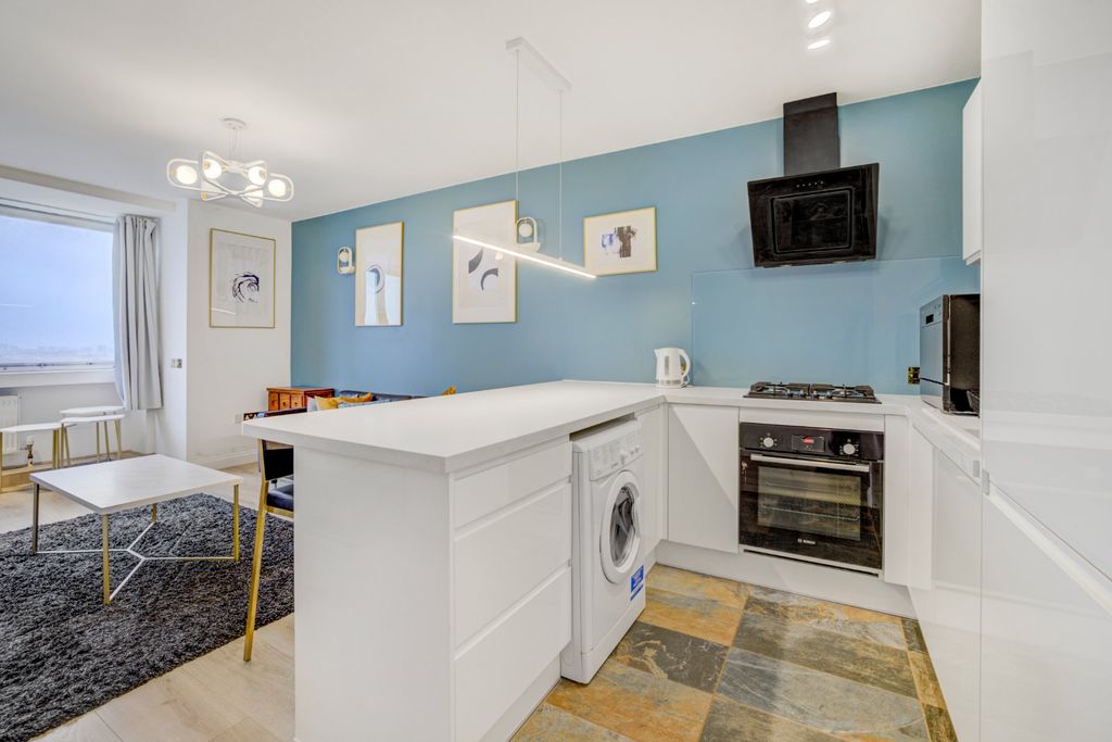 Property photo 3 of 10 Picture No. 06