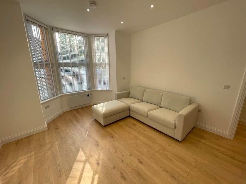 Property photo 3 of 9 Lounge (2).Jpg