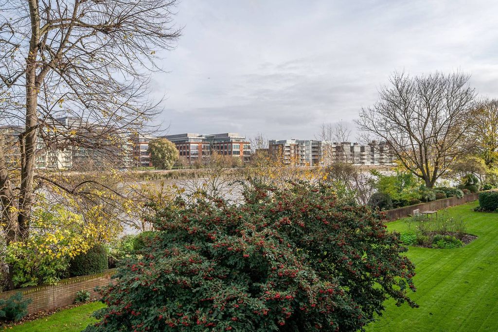 Property photo 3 of 21