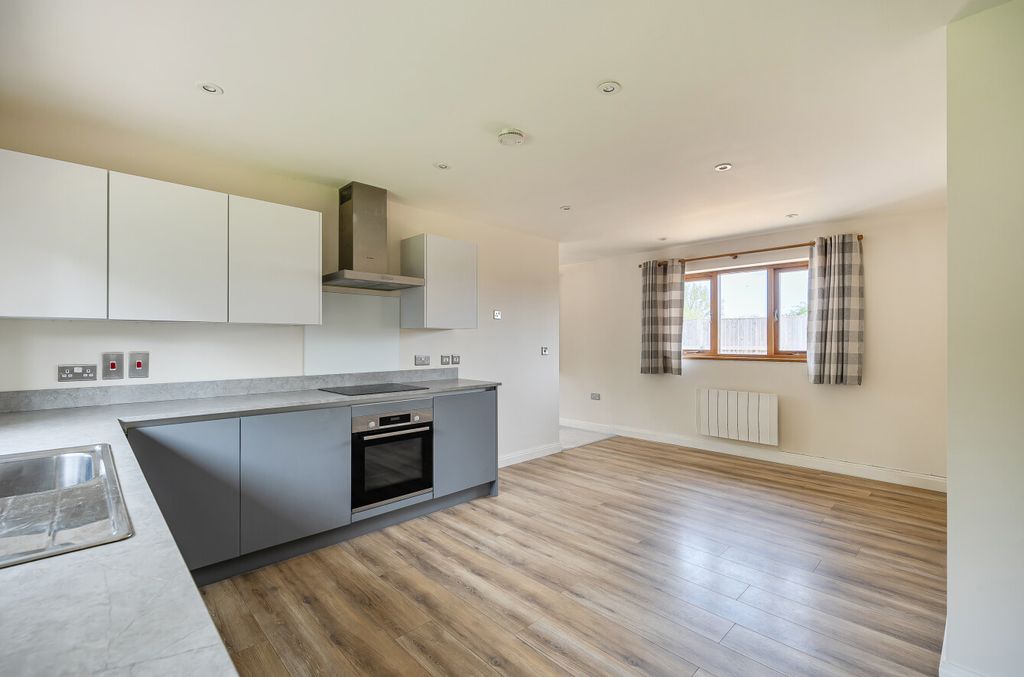 Property photo 3 of 13 1442553-9-69d90F5...
