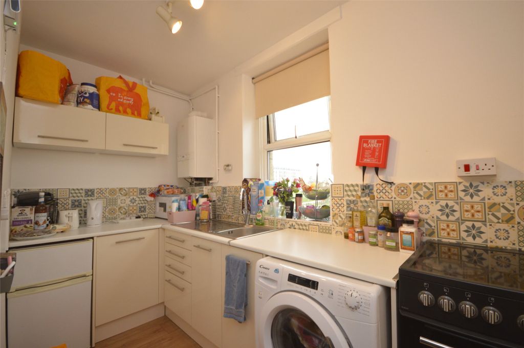 Property photo 3 of 7 Kitchen