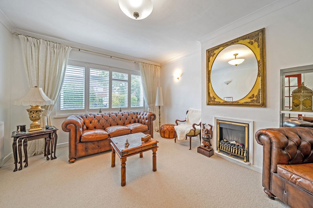Property photo 2 of 19 1469032-6-6A18515...