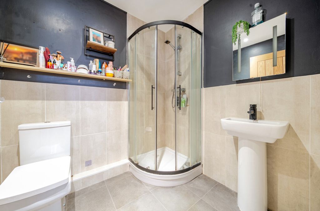 Additional image 6 of 2 bed flat for saleWickham Road, Fareham, Hampshire PO16