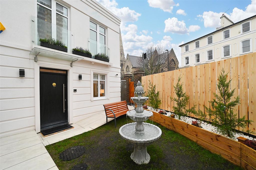 Property photo 3 of 19 41-Priory-Terrace (32).Jpg