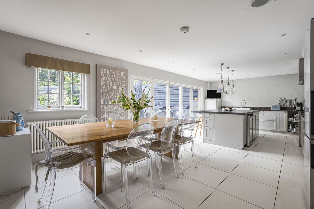 Property photo 2 of 48