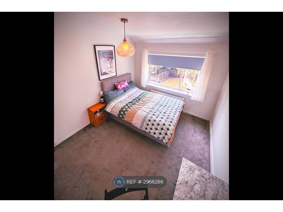 Property photo 2 of 11 Bedroom 02 - Available