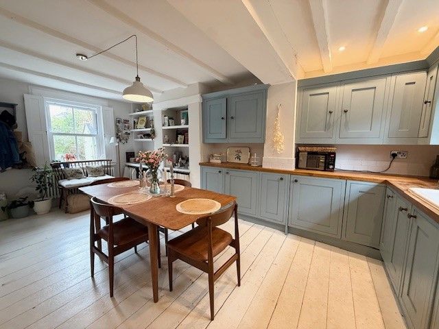 Property photo 3 of 14 Kitchen Area