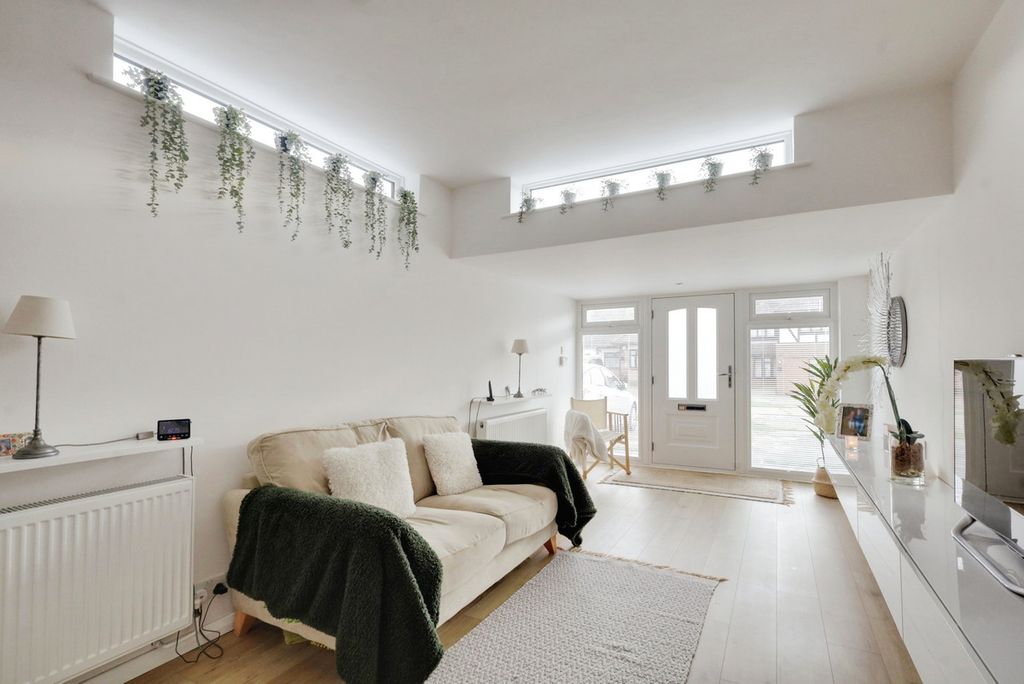 Property photo 3 of 26