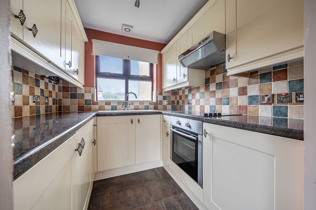 Property photo 2 of 7 Kitchen