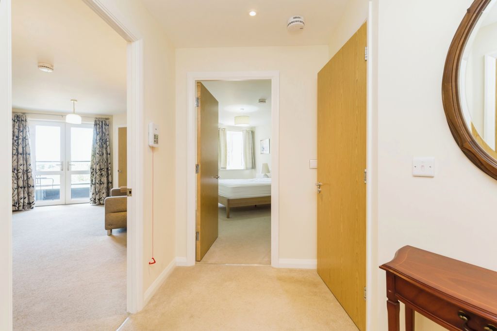 Property photo 2 of 13 Entrance Hall