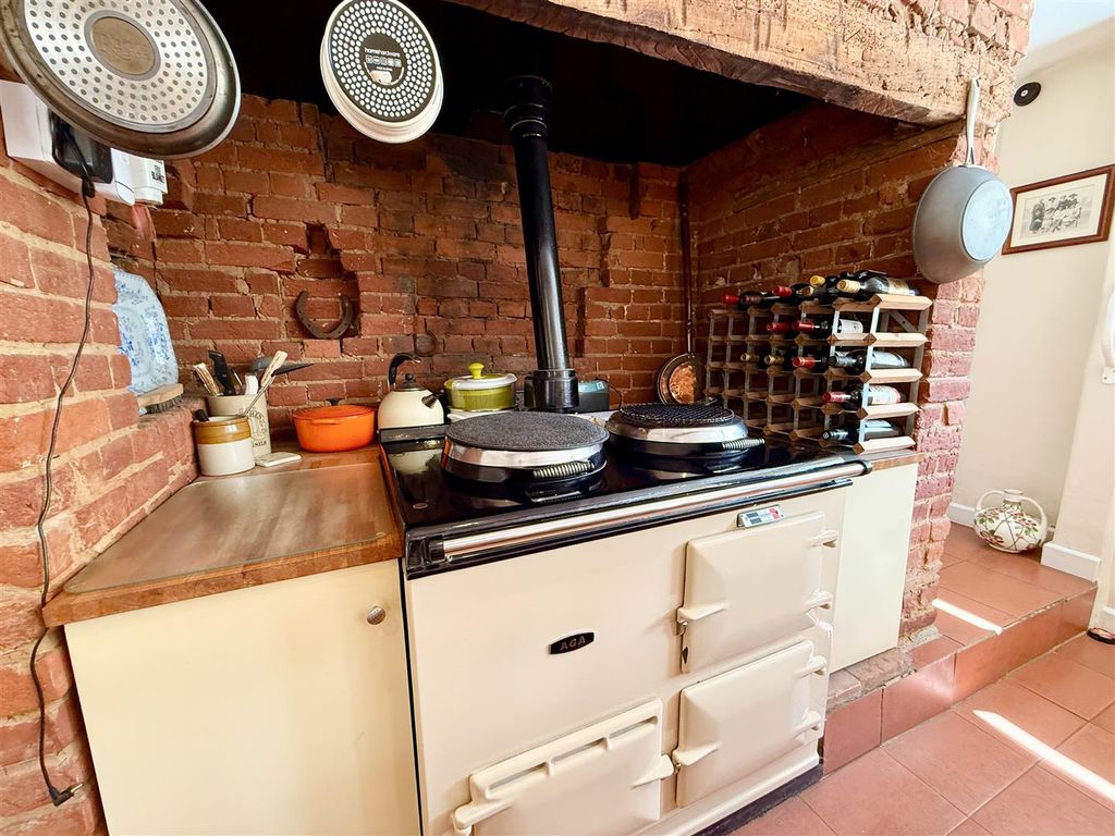 Property photo 2 of 36 Kitchen Aga