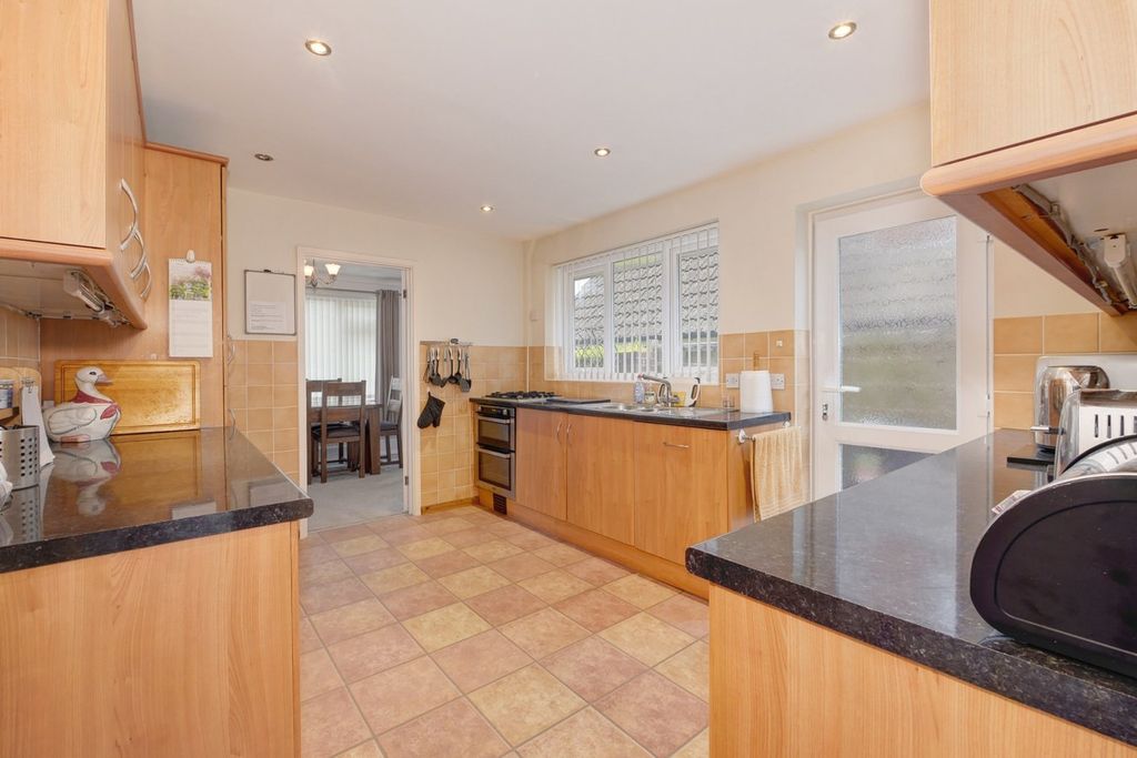 Property photo 2 of 27