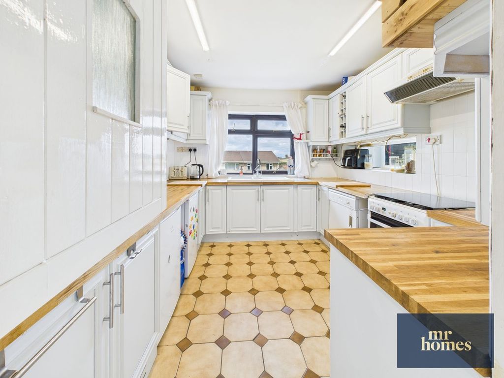 Property photo 3 of 42