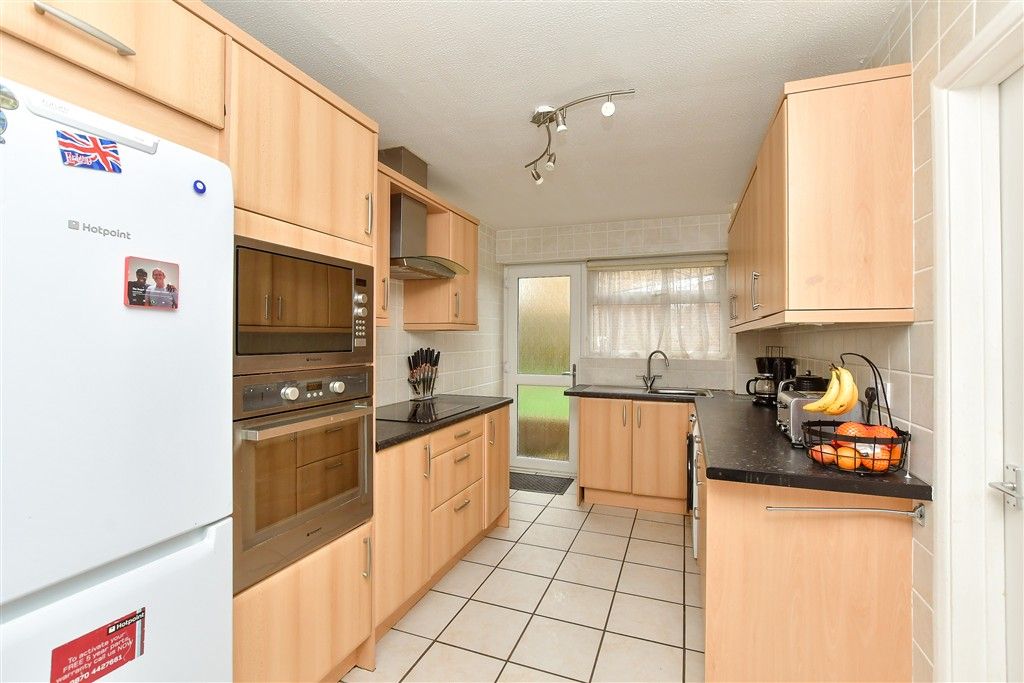 Property photo 2 of 11 Kitchen/Breakfast Room