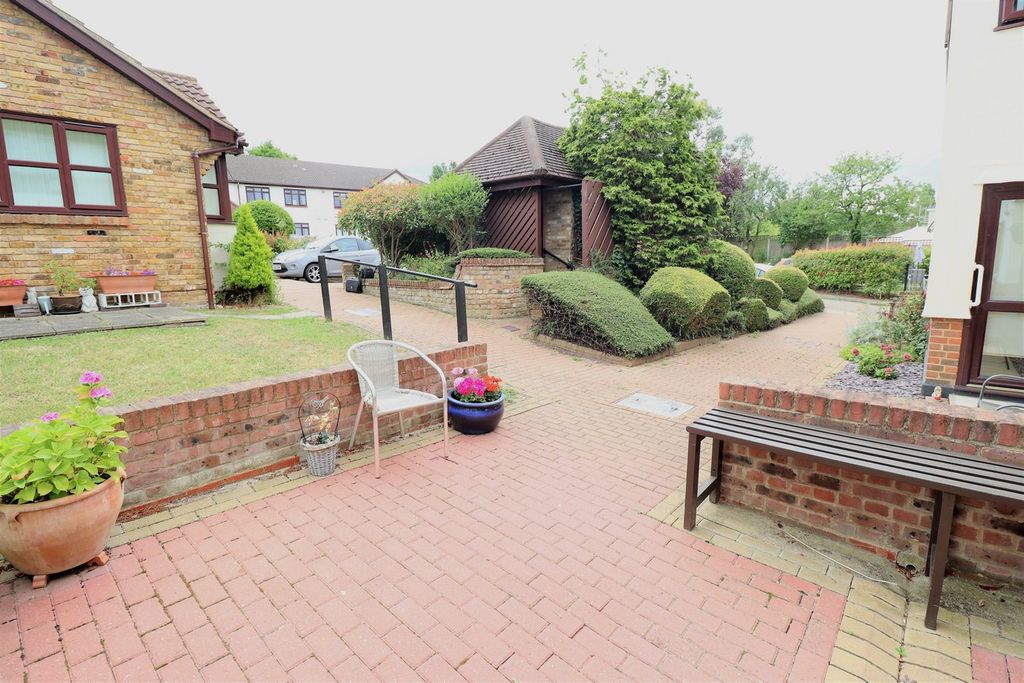 Property photo 2 of 17