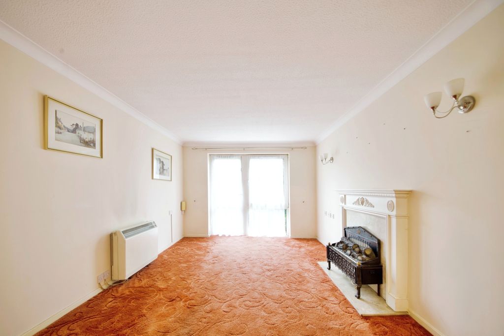 Property photo 2 of 10 Lounge