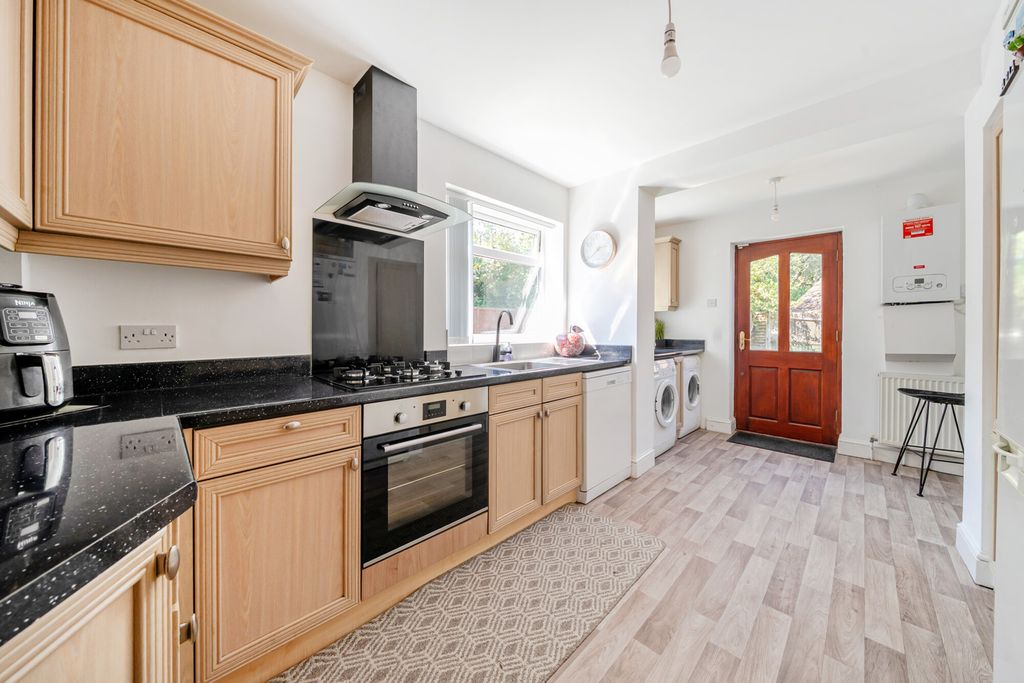 Property photo 3 of 23 1336341-13-6899c9...