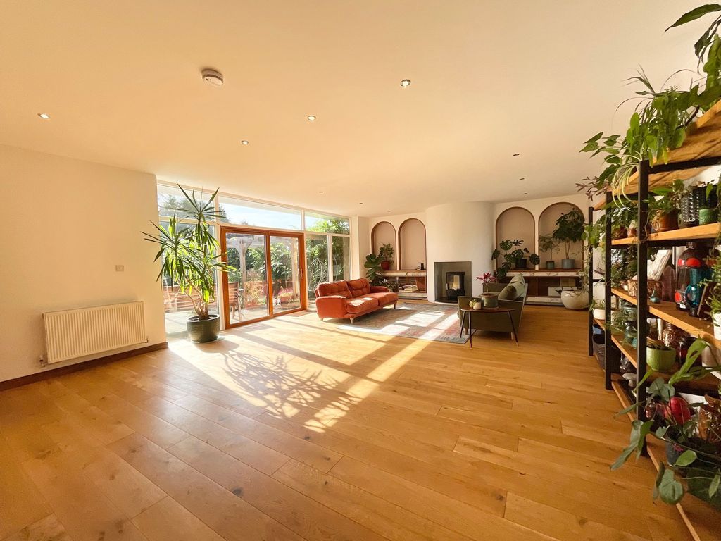 Property photo 2 of 41