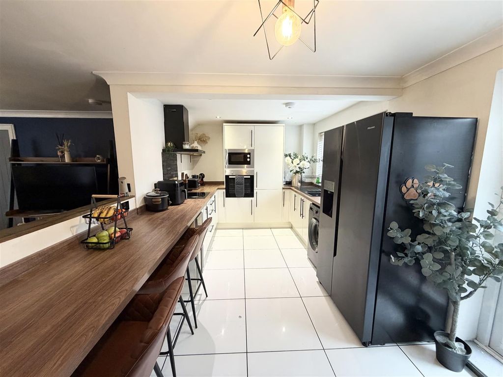 Property photo 3 of 14 Kitchen Diner