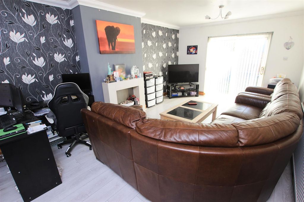 Property photo 2 of 13 Lounge & Dining Room