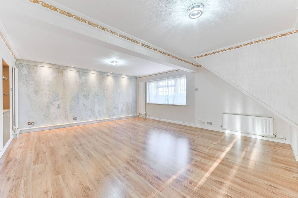 Property photo 2 of 30