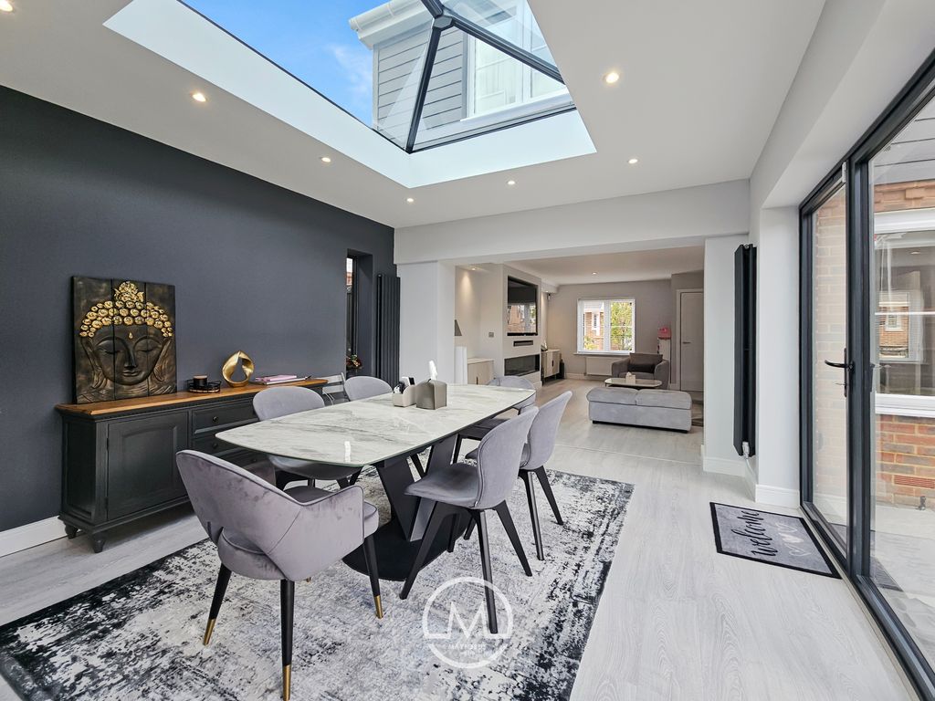 Property photo 1 of 19 Stunning Three Bedroom Detached House