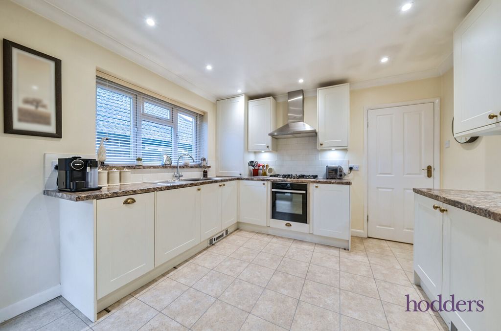 Property photo 3 of 19 1561c291-997d-43F...