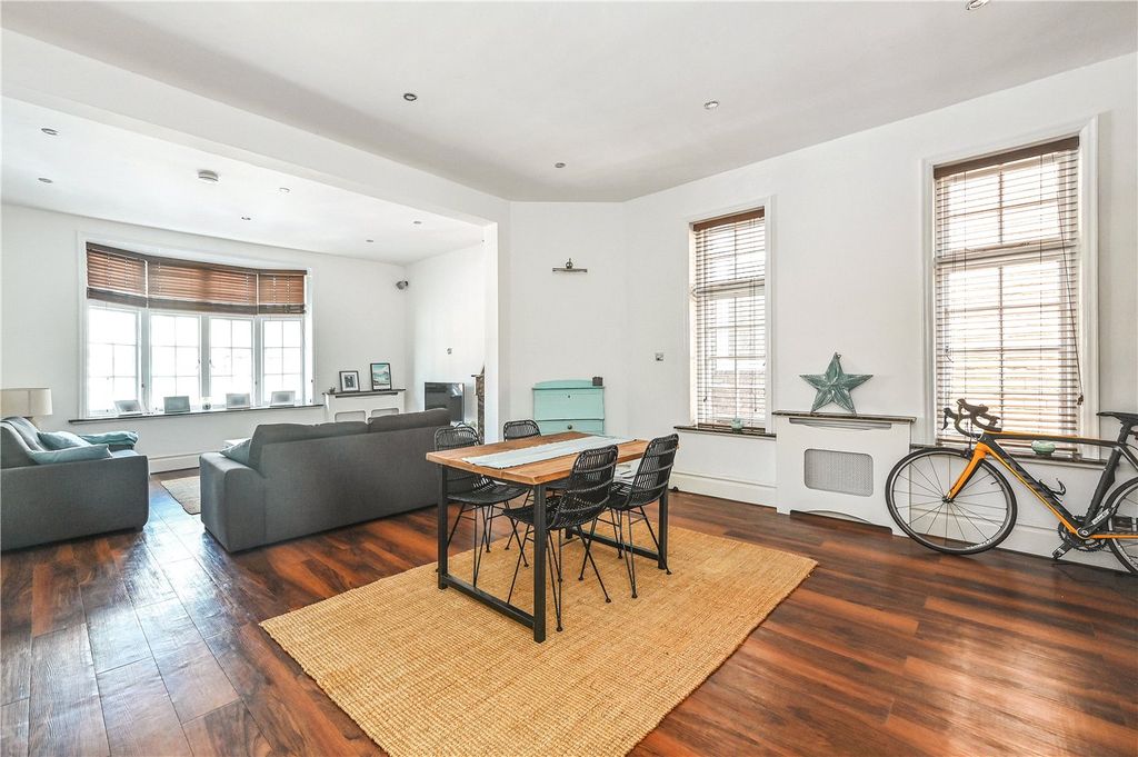 Property photo 2 of 11 Living Room