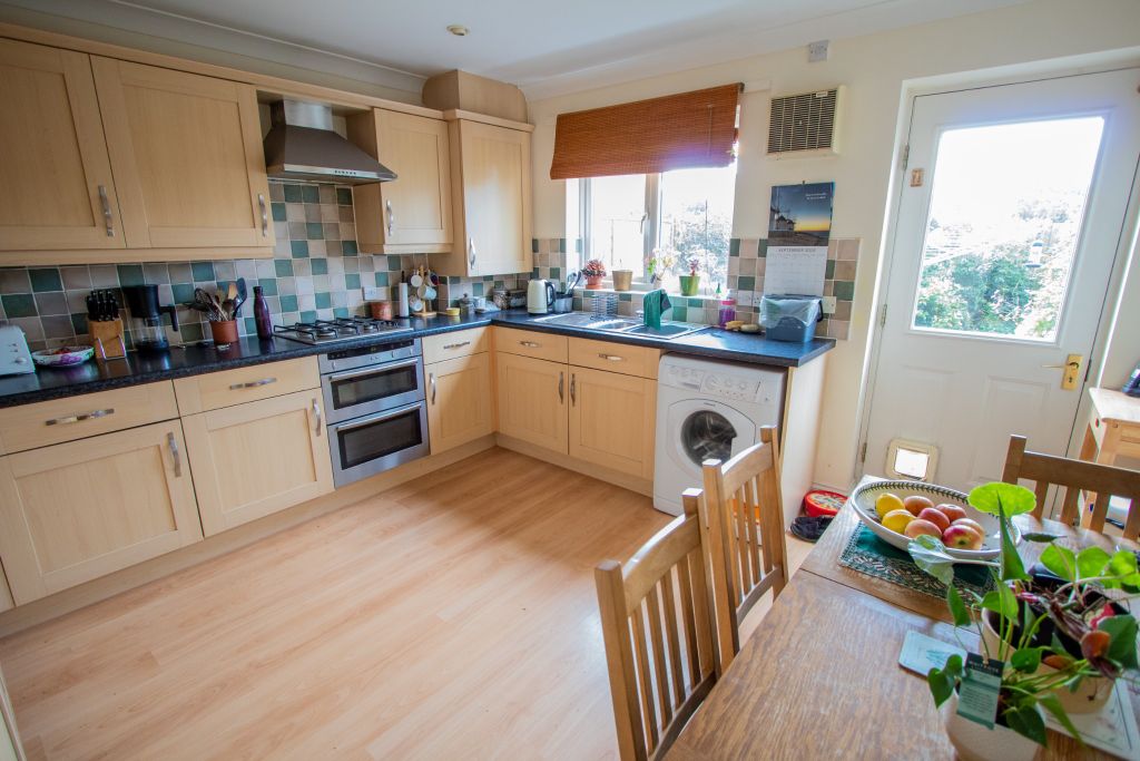 Property photo 3 of 10 Kitchen/Diner