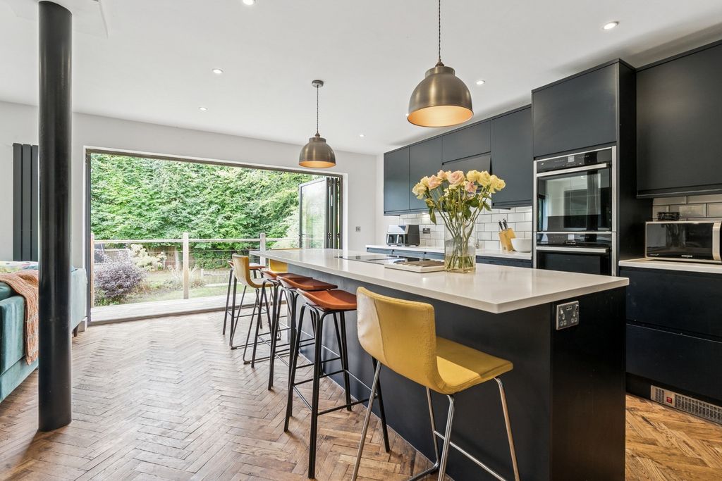 Property photo 2 of 25 5424704