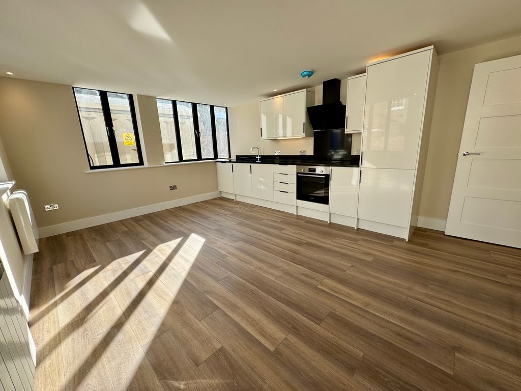 Property photo 2 of 21 Image