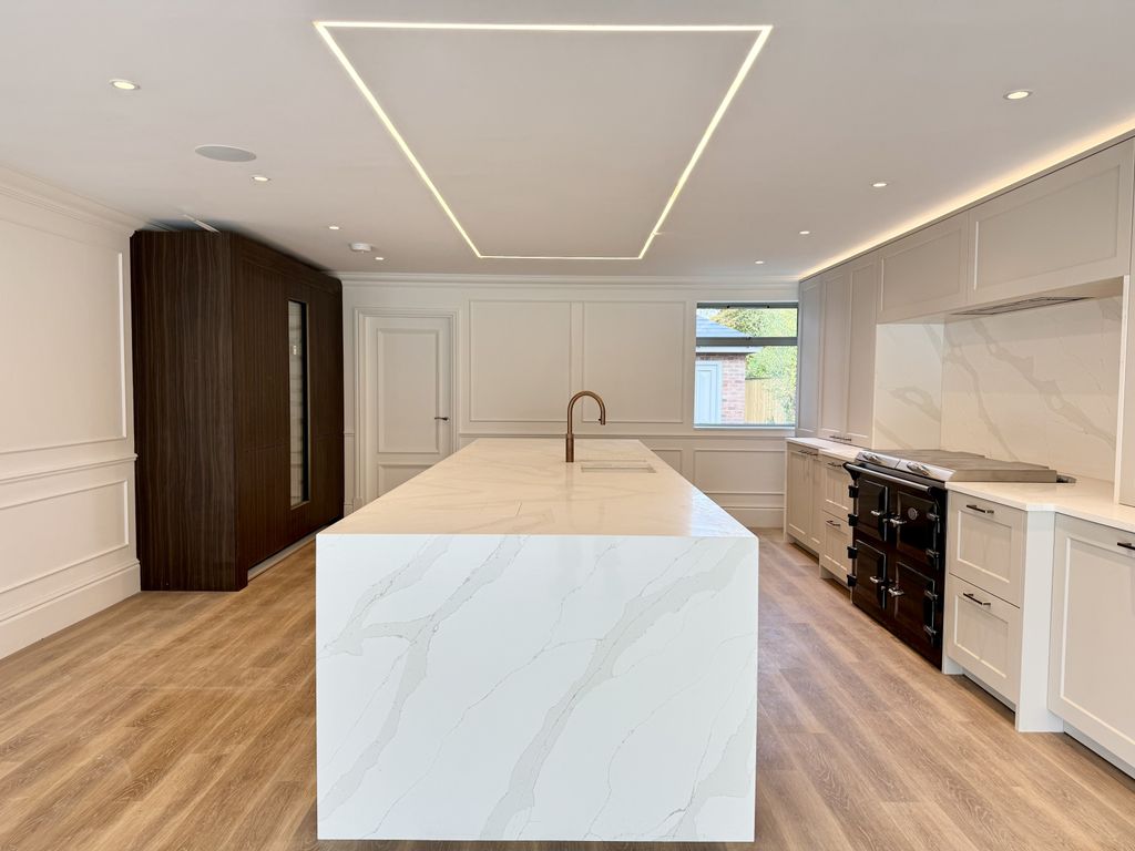 Property photo 3 of 34 Gallery