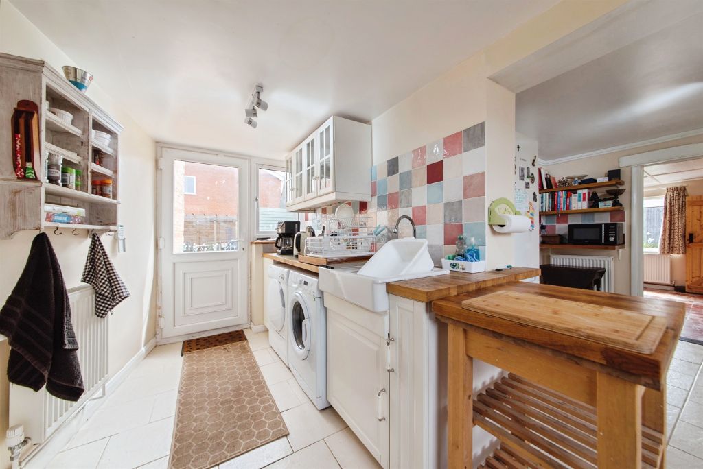 Property photo 2 of 31