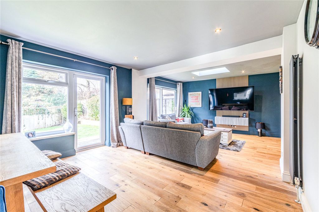 Property photo 2 of 28 Living/Dining