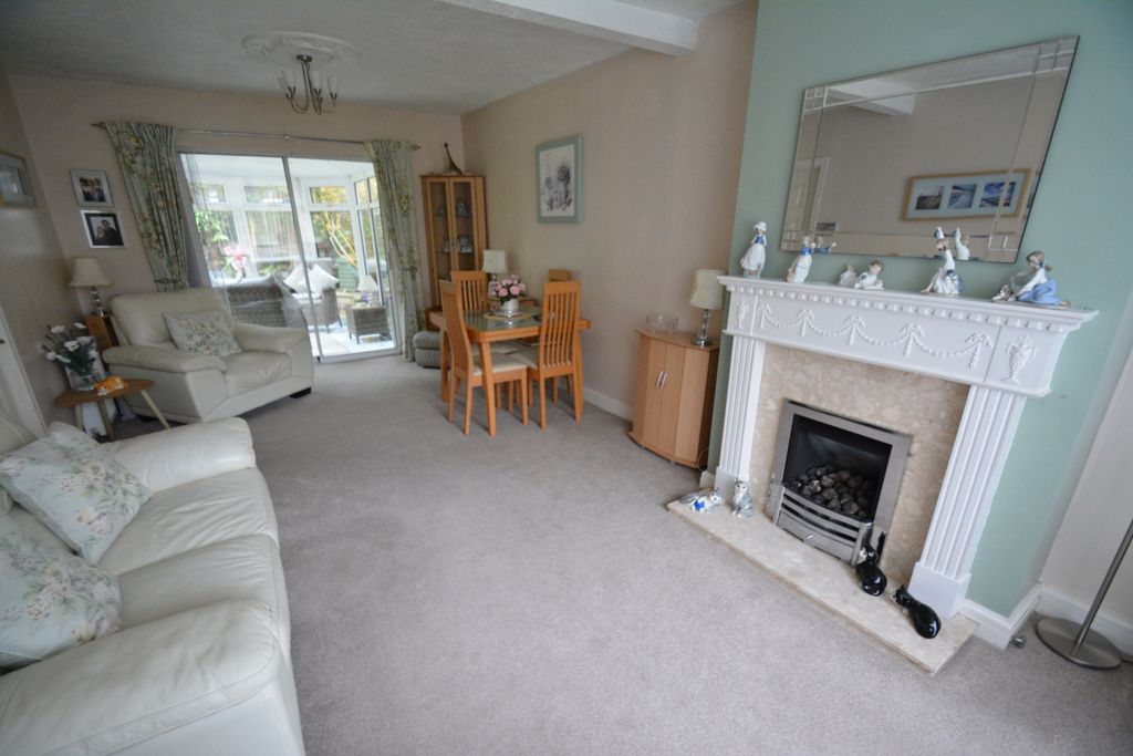 Property photo 2 of 15 Lounge