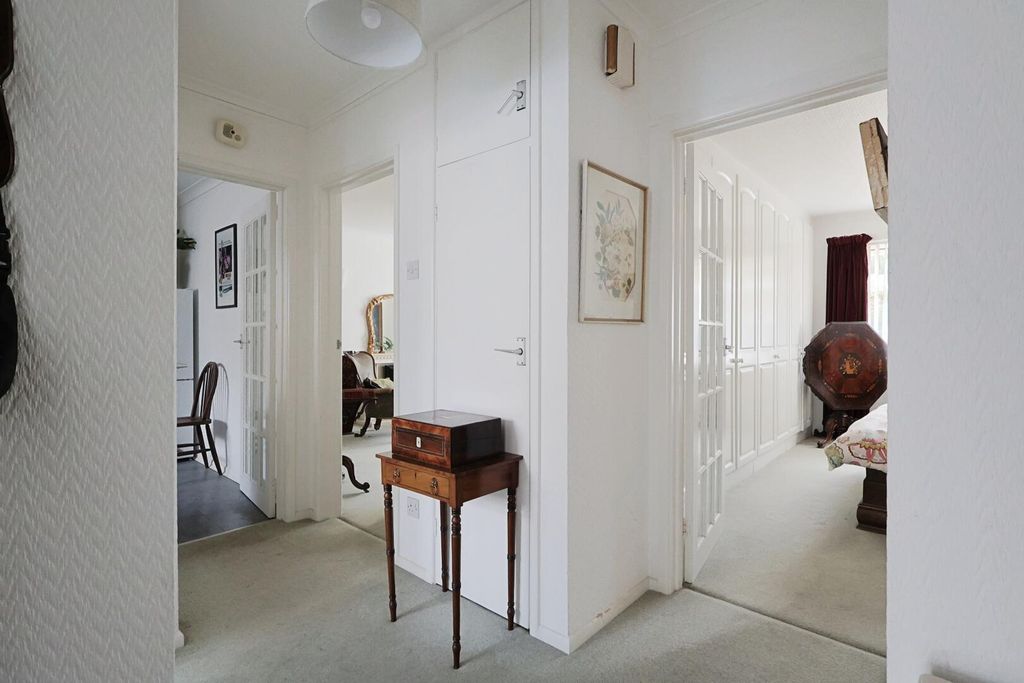 Property photo 3 of 14 Hallway
