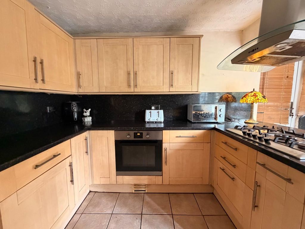 Property photo 3 of 13 Kitchen