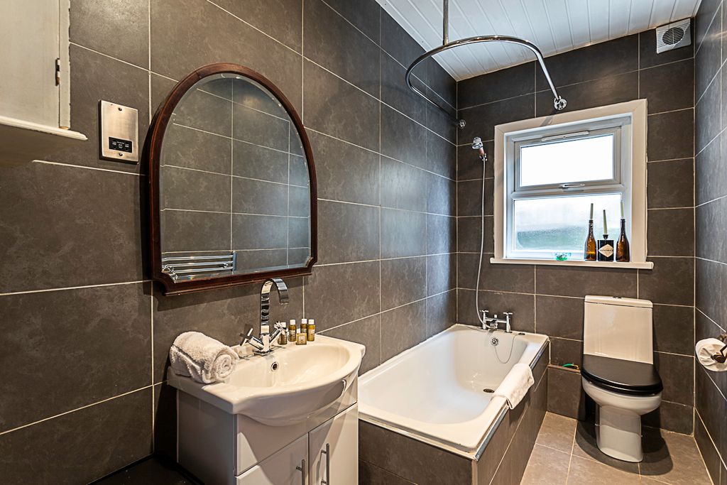 Property photo 3 of 26