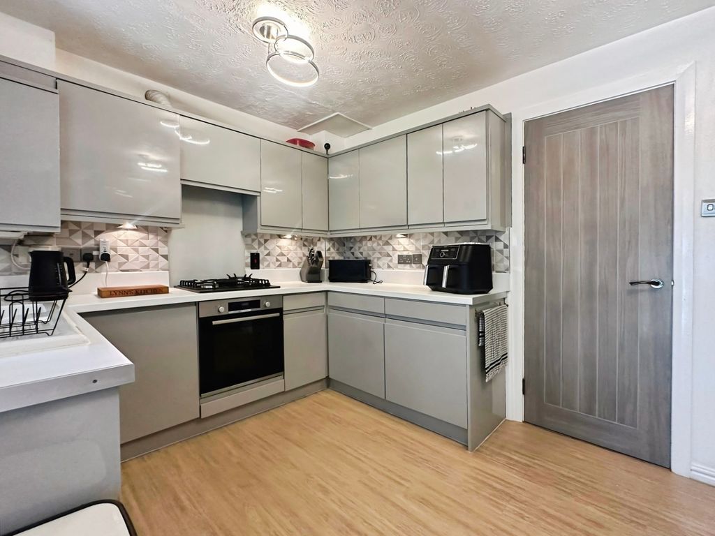 Property photo 2 of 23 Kitchen