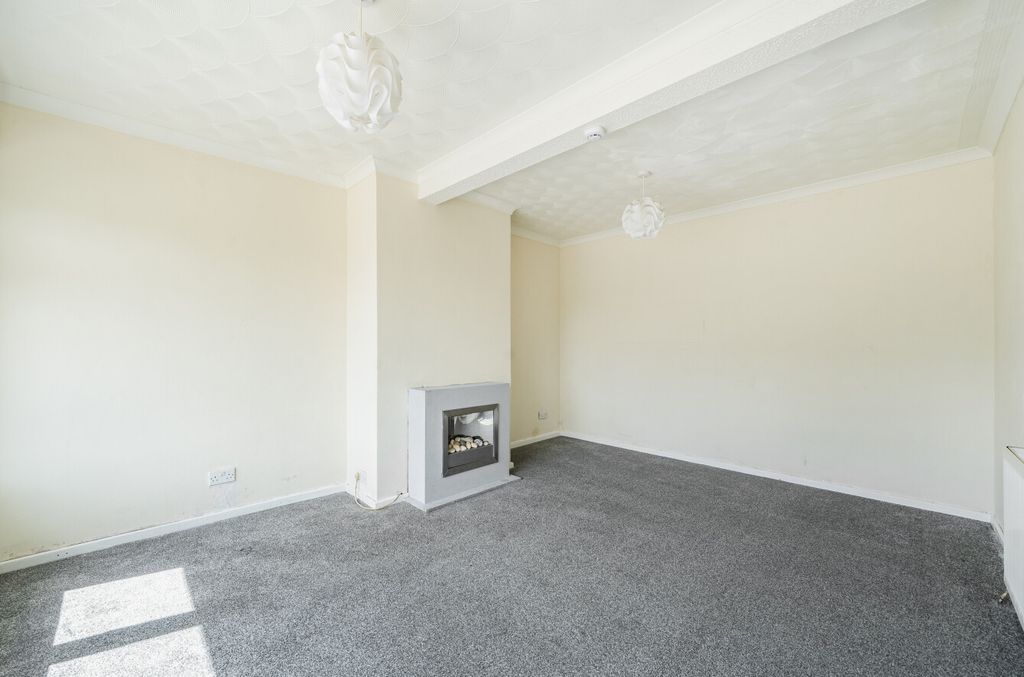 Property photo 2 of 14 14871272
