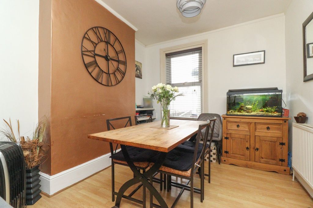 Property photo 3 of 11 Picture No. 15