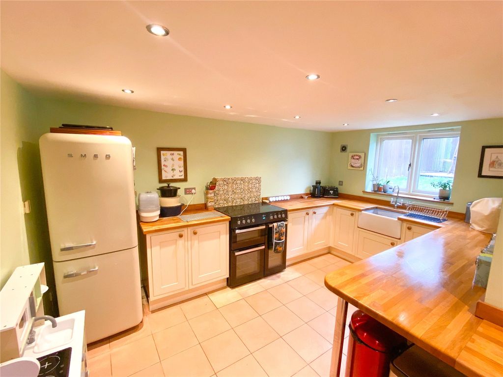 Property photo 2 of 17 Picture No. 28