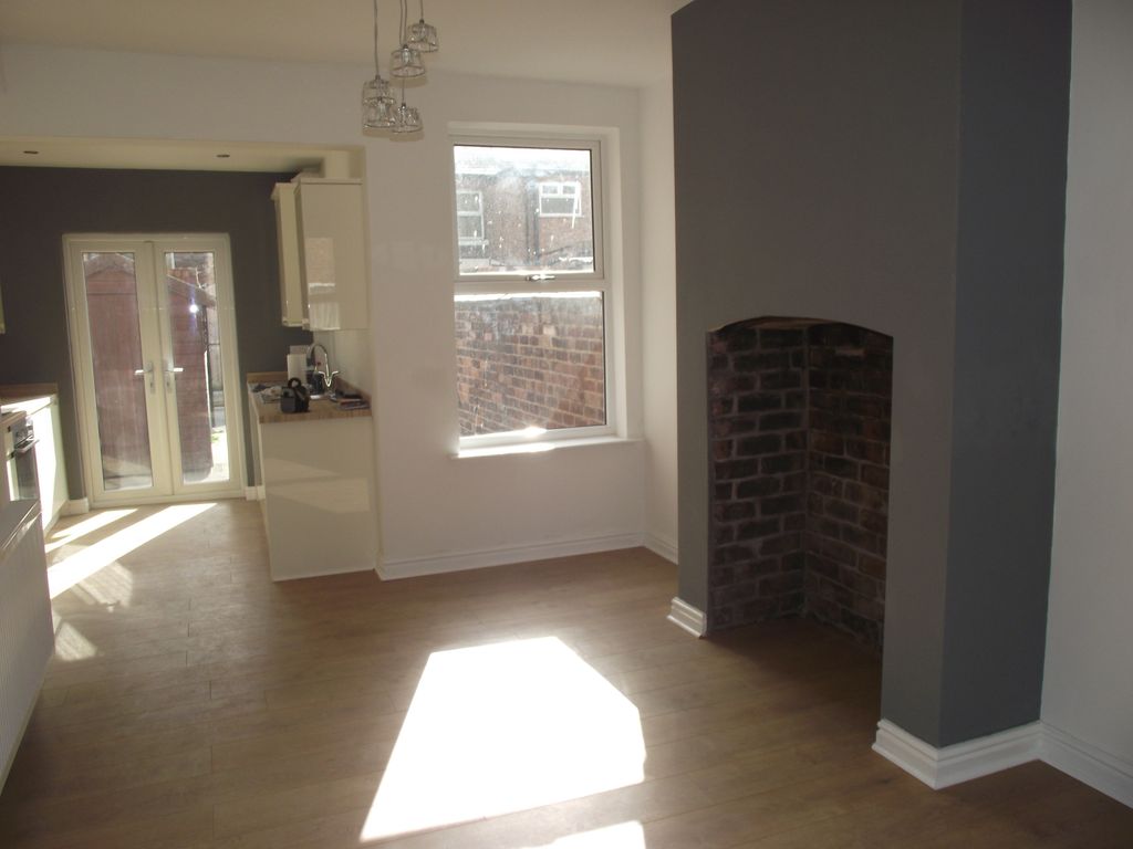 Property photo 3 of 10 Dining Room