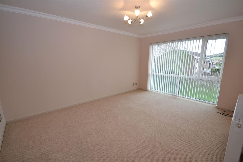 Property photo 3 of 7 Lounge
