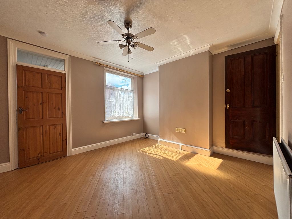 Property photo 1 of 18 Middle Reception