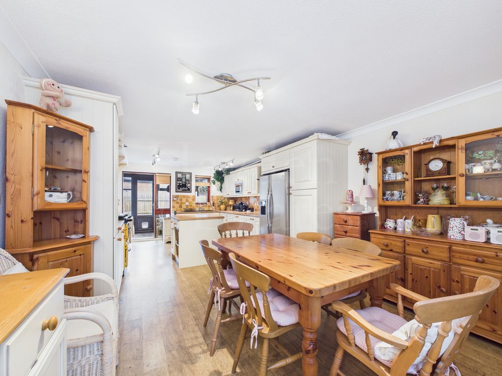 Property photo 3 of 23