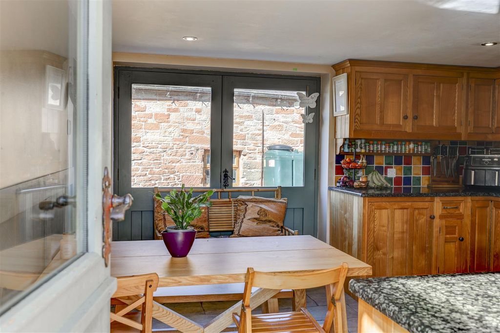 Property photo 2 of 40 Kitchen Diner